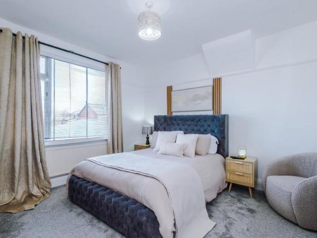 3 Bedroom Apartment Heald Green Heald Green 101196460