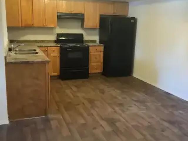 3 Bedroom Apartment High River AB 104711426