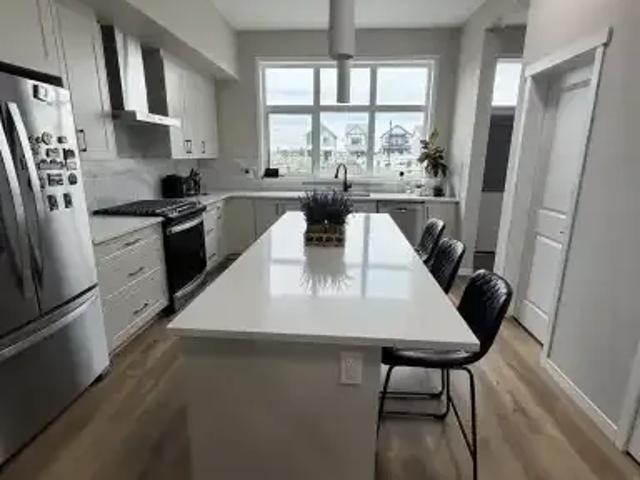 3 Bedroom Apartment High River AB 105345088