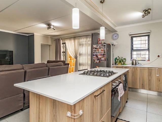 3 Bedroom Apartment in Modderfontein
