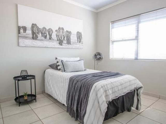3 Bedroom Apartment in Mooivallei Park
