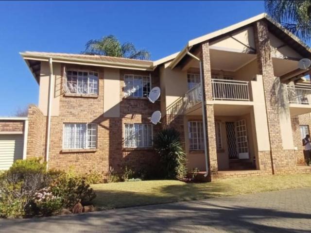 3 Bedroom Apartment in Montana Park