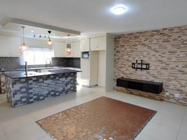 3 Bedroom Apartment in Newlands West