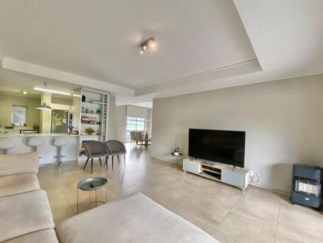 3 Bedroom Apartment in Oaklands