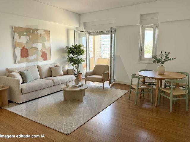 3 bedroom apartment in Oeiras with elevator