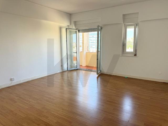 3 bedroom apartment in Oeiras with elevator