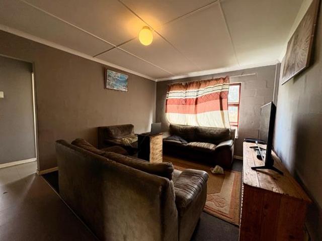 3 Bedroom Apartment in Amalinda