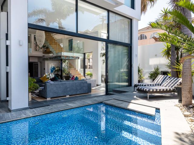 3 Bedroom Apartment in Bantry Bay