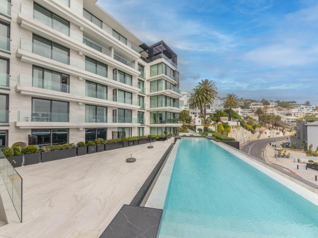 3 Bedroom Apartment in Bantry Bay