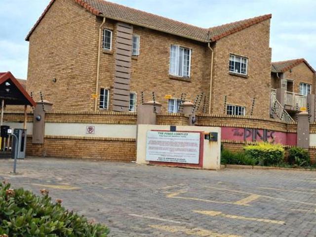 3 Bedroom Apartment in Die Hoewes