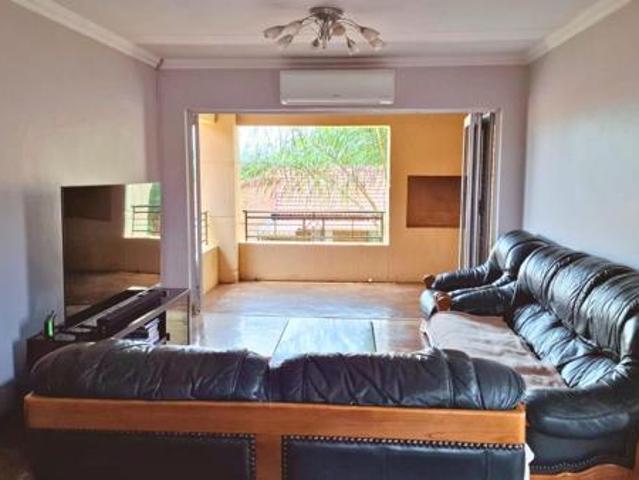 3 Bedroom Apartment in Die Hoewes