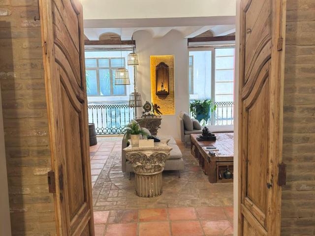 3 Bedroom Apartment in El Carmen, Valencia Amsterdam Apartments for Rent