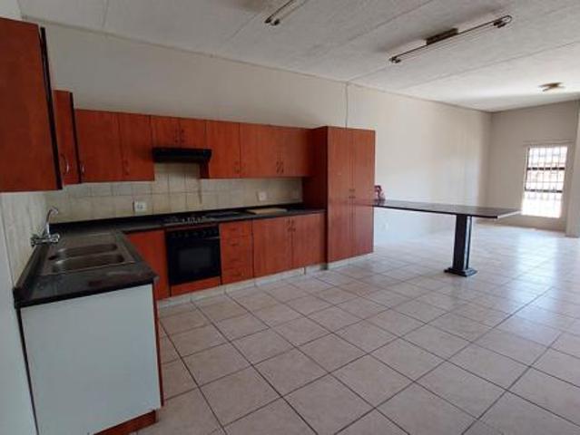3 Bedroom Apartment in Grimbeek Park
