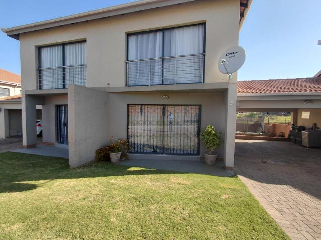 3 Bedroom Apartment in Jackaroo Park