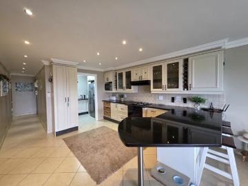 3 Bedroom Apartment in Jeffreys Bay Central