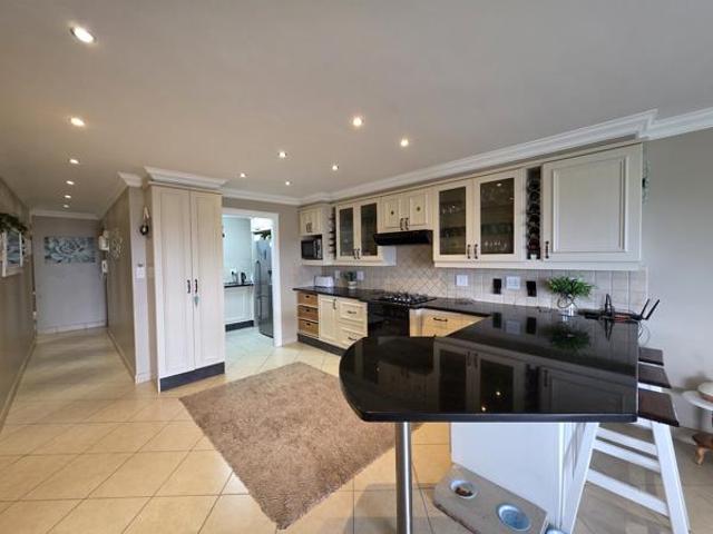 3 Bedroom Apartment in Ferreira Town