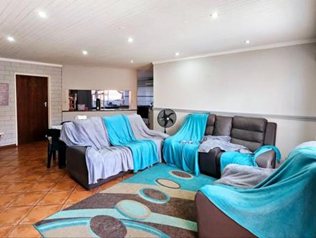 3 Bedroom Apartment in Langenhoven Park