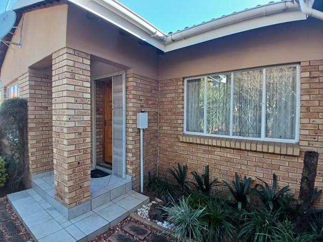 3 Bedroom Apartment in Pioneer Park