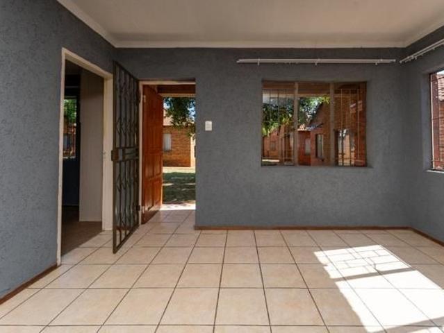 3 Bedroom Apartment in Protea Glen
