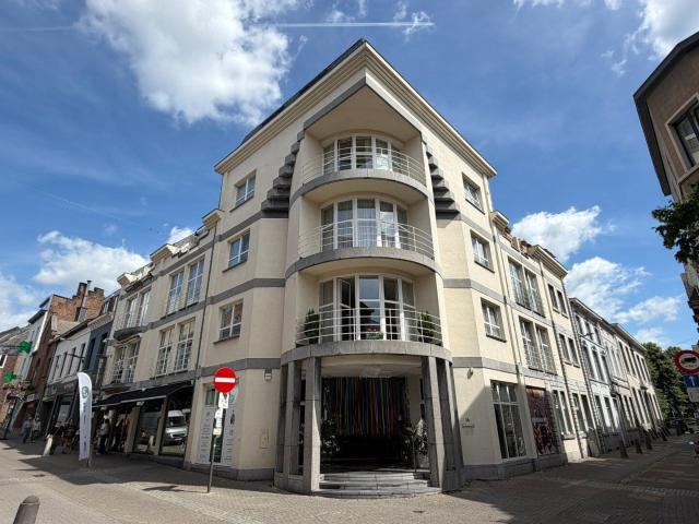 3 bedroom apartment in the center of Halle