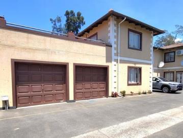 3 Bedroom Apartment in Verulam Central