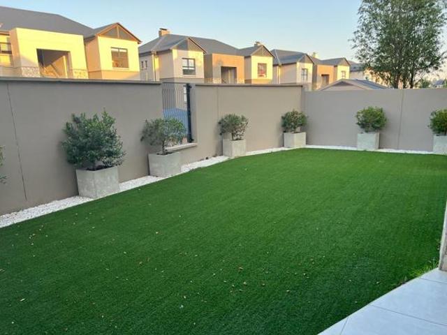 3 Bedroom Apartment in Waterfall