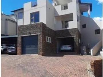 3 Bedroom Apartment in Winchester Hills