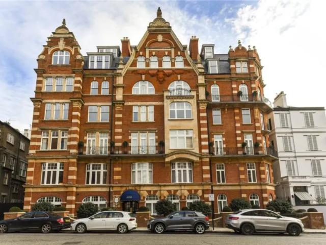 3 Bedroom Apartment Kensington London 102596603