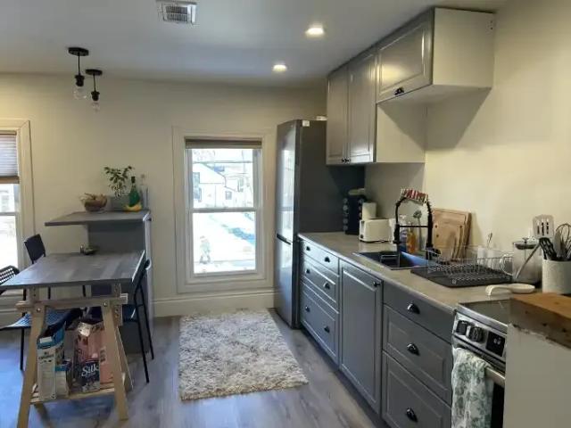 3 Bedroom Apartment Kingston ON 103542183