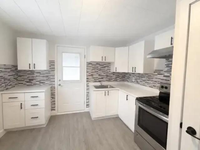 3 Bedroom Apartment Kingston ON 103840101