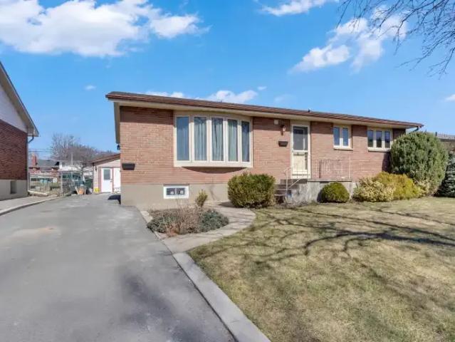 3 Bedroom Apartment Kingston ON 103879241