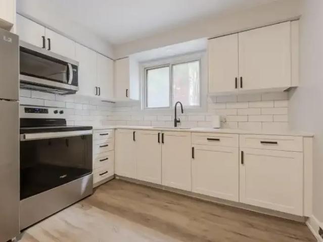3 Bedroom Apartment Kitchener ON 102658505