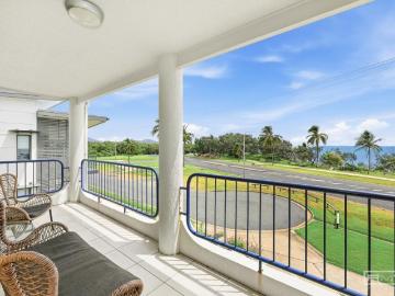 3 Bedroom Apartment Lammermoor QLD 101672491