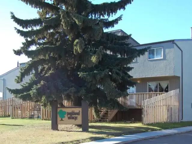 3 Bedroom Apartment Lloydminster SK 104506278