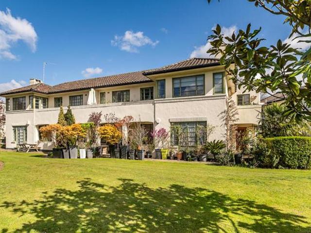 3 Bedroom Apartment London Greater London 101119325