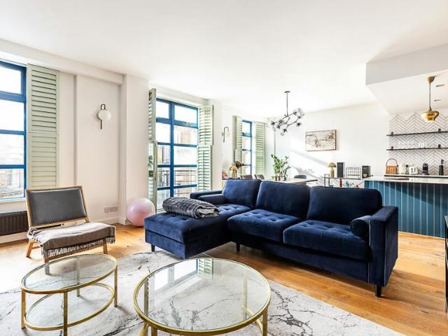 3 Bedroom Apartment London London 104068803