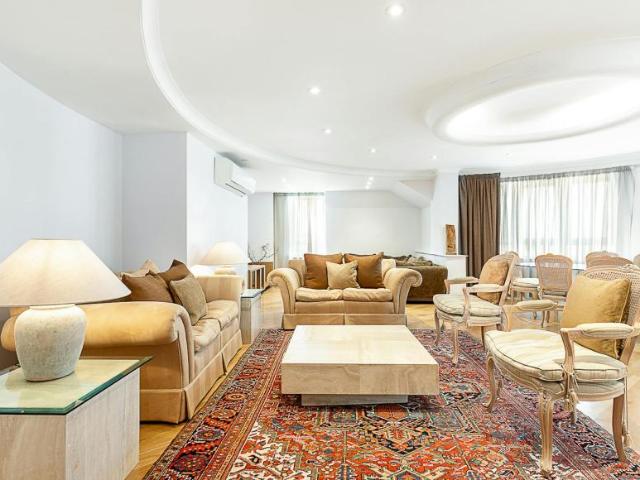 3 Bedroom Apartment London London 104682276