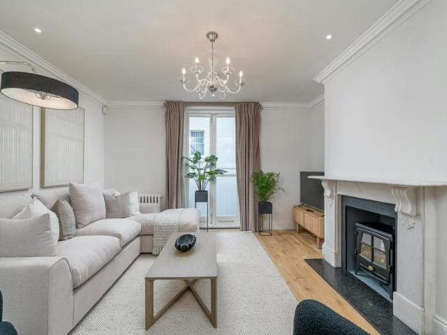 3 Bedroom Apartment London London 104958571