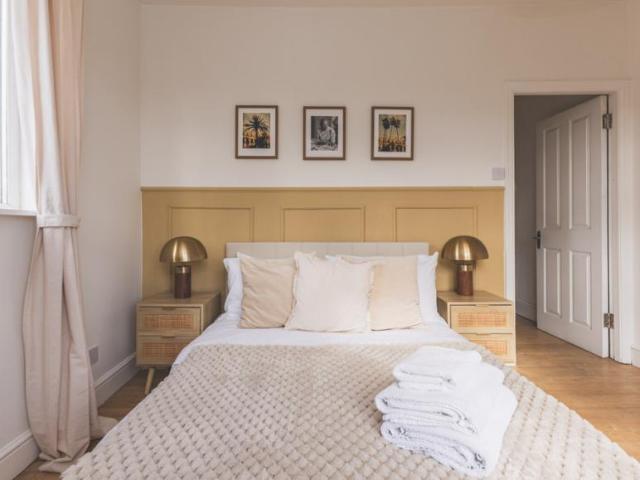 3 Bedroom Apartment London London 105716874