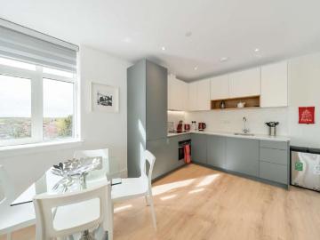 3 Bedroom Apartment London London 101823712