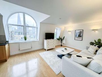 3 Bedroom Apartment London London 101843671