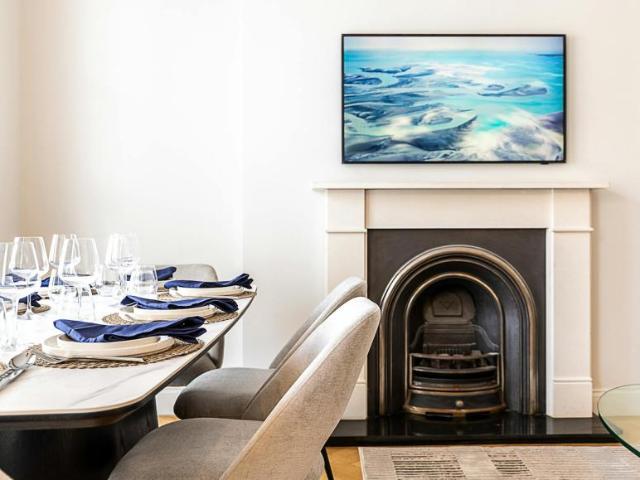 3 Bedroom Apartment London London 102716844