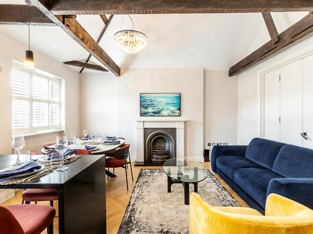 3 Bedroom Apartment London London 102716845