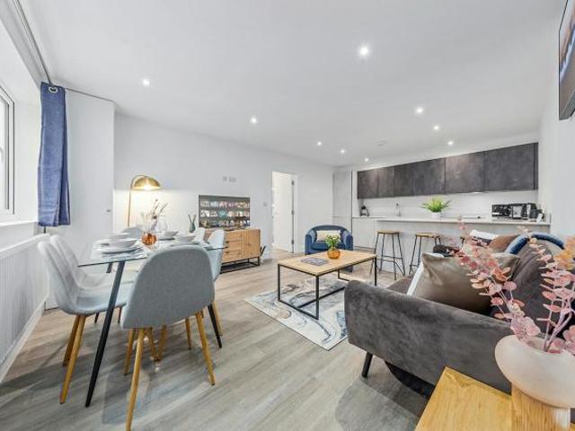3 Bedroom Apartment London London 73598565