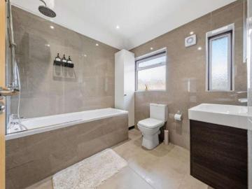 3 Bedroom Apartment London London 98144639