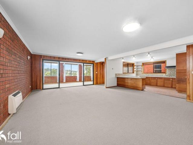 3 Bedroom Apartment Perfectly Positioned On The North Hobart Strip!