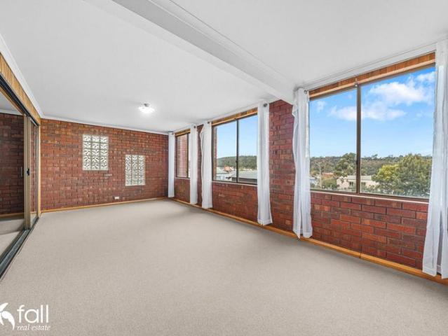 3 Bedroom Apartment Perfectly Positioned On The North Hobart Strip!