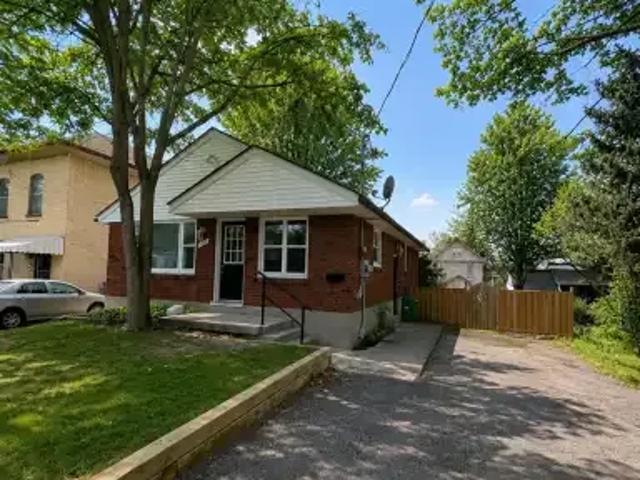 3 Bedroom Apartment Peterborough ON 104401174