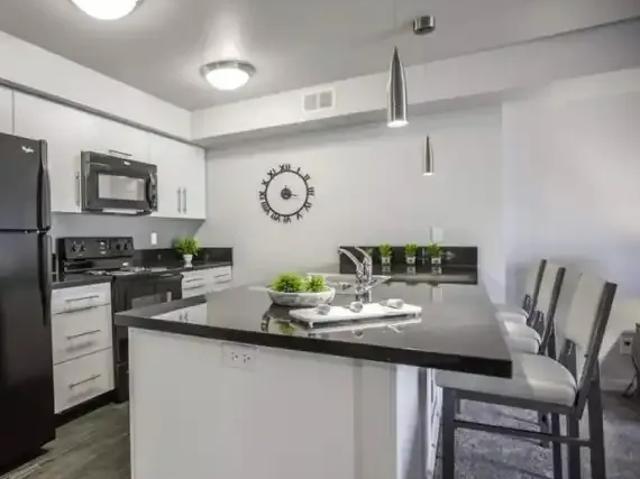 3 Bedroom Apartment Regina SK 104711404