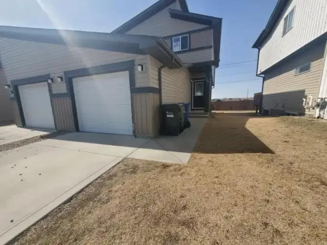 3 Bedroom Apartment Red Deer AB 103594389